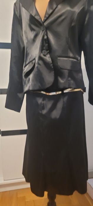 Marynarka z spódniczki 42 czarne. Polecam.