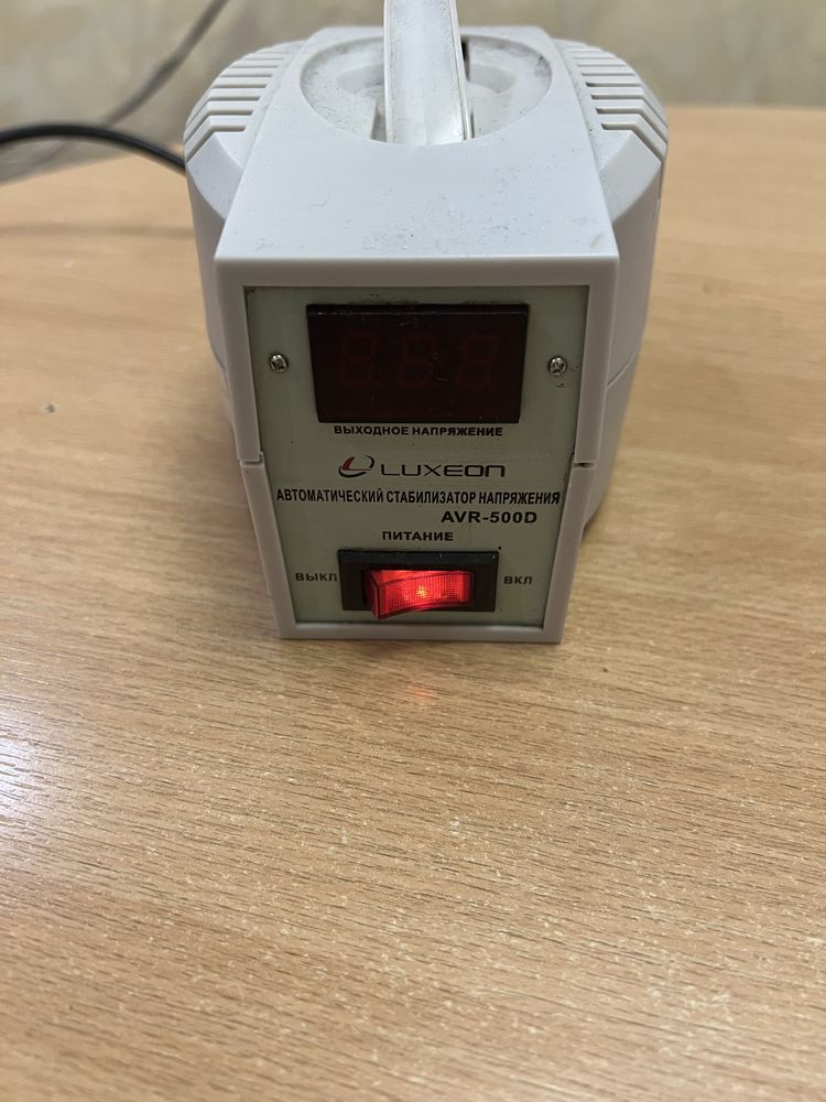 Стабилизатор Luxeon AVR500D не исправен.