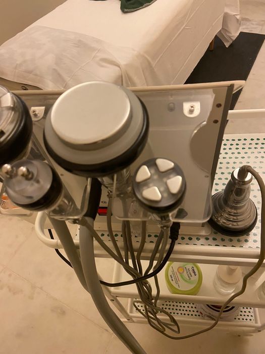 Máquina de cavitação, radiofrequência e vácuoterapia