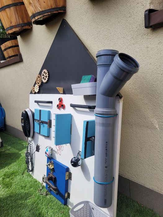 Tablica manipulacyjna sensoryczna Domek