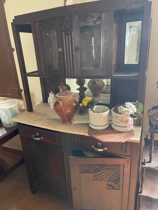 Armario para louça de madeira e pedra