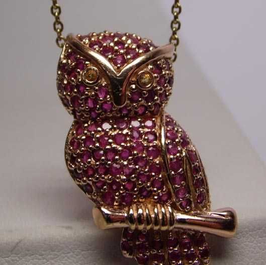 Zawieszka sowa z rubinami srebro złocone.