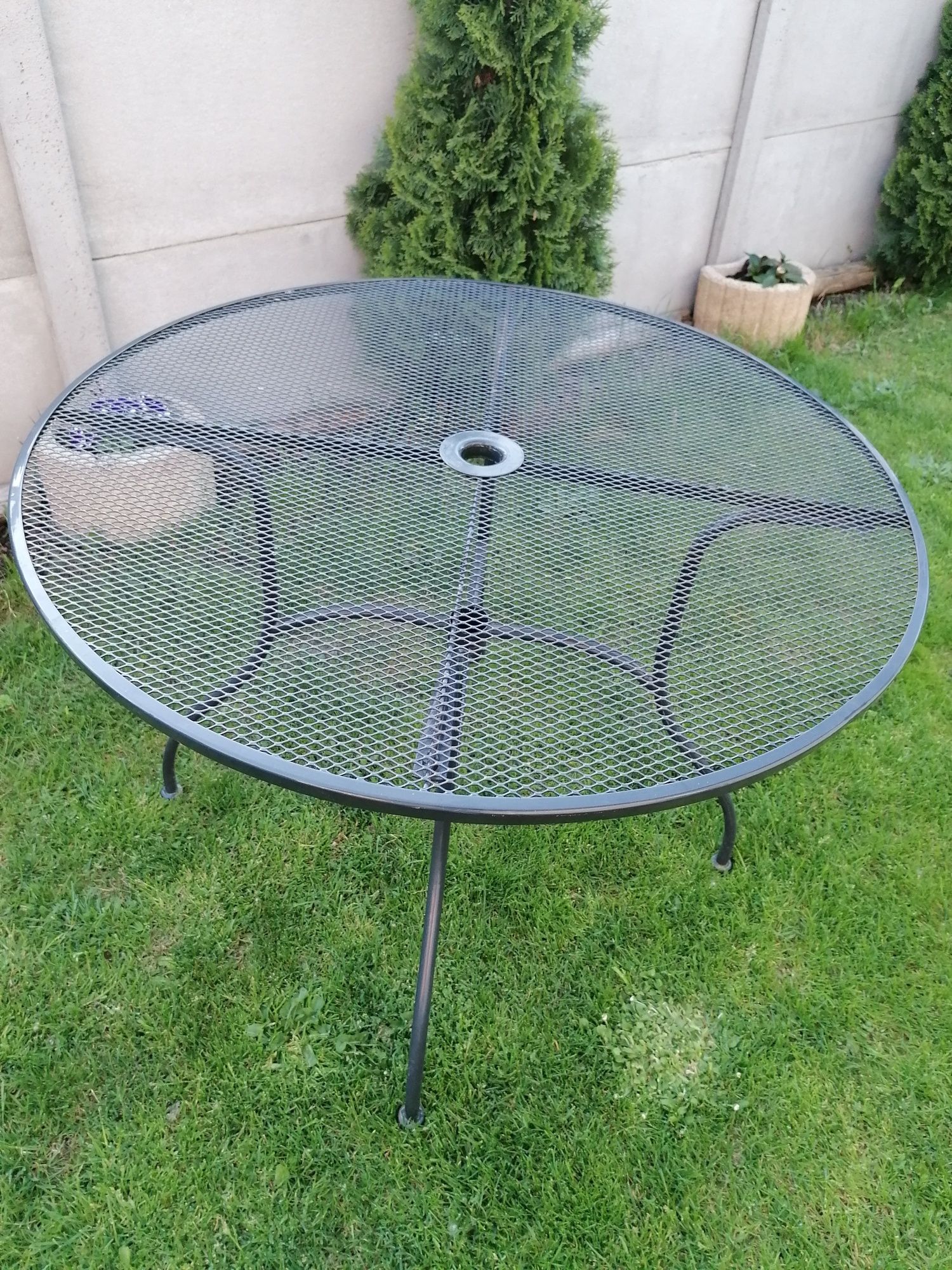 Stół metalowy ogrodowy okrągły