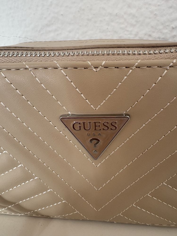 Mala da GUESS creme nova com saco e caixa