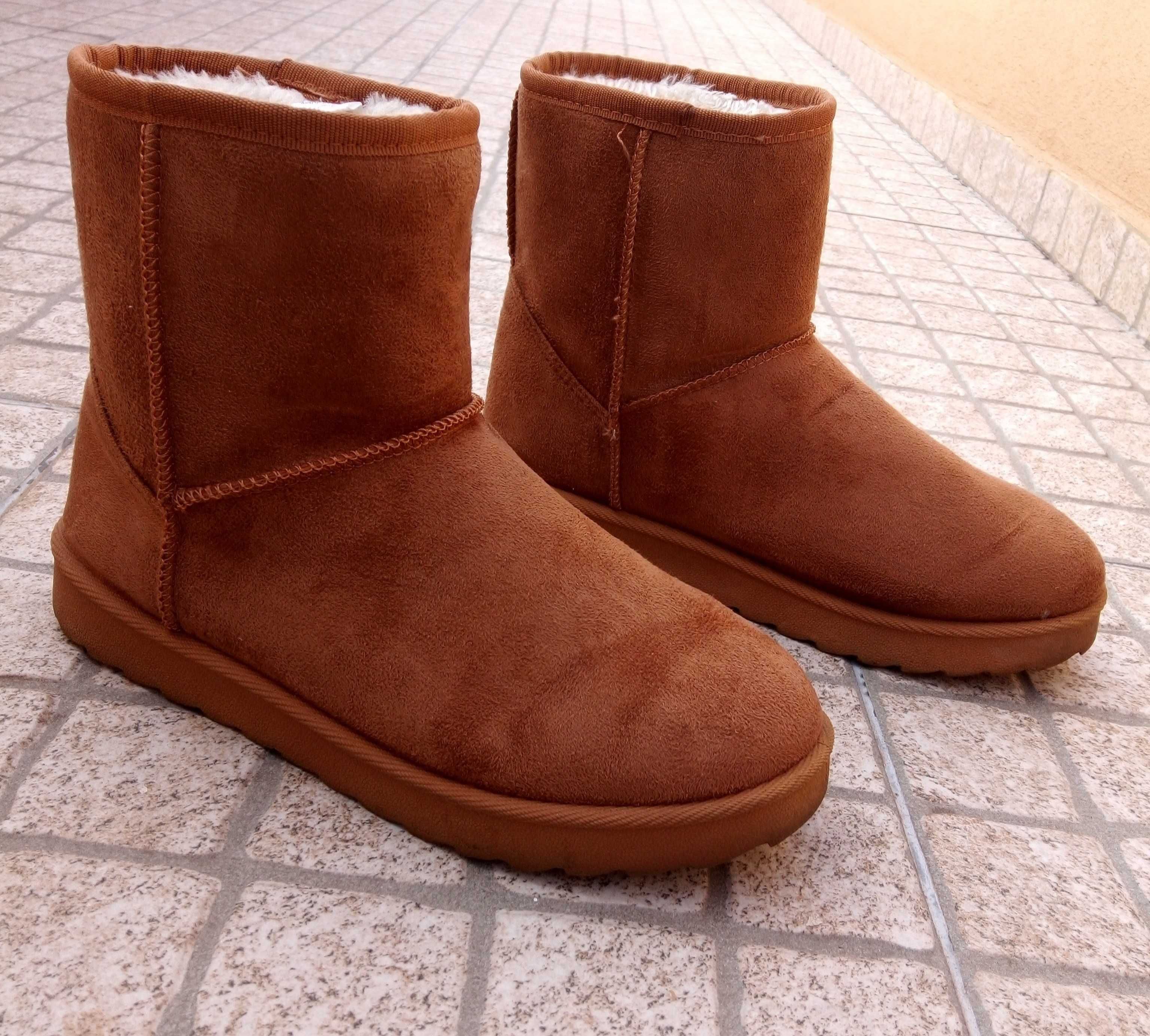 Botas pantufas com pêlo castanhas