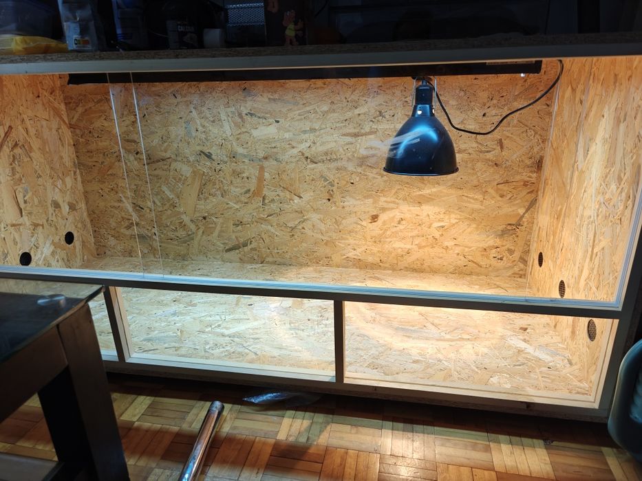 Duże terrarium drewniane