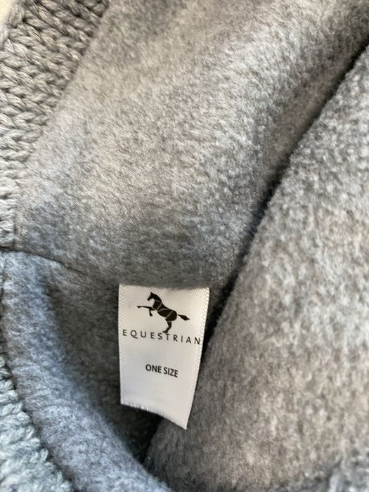 Жіноча шапка, на обʼєм голови 52-54 см, хомут на шею на флісі