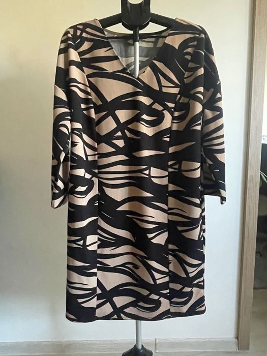beżowo-czarna sukienka MOHITO