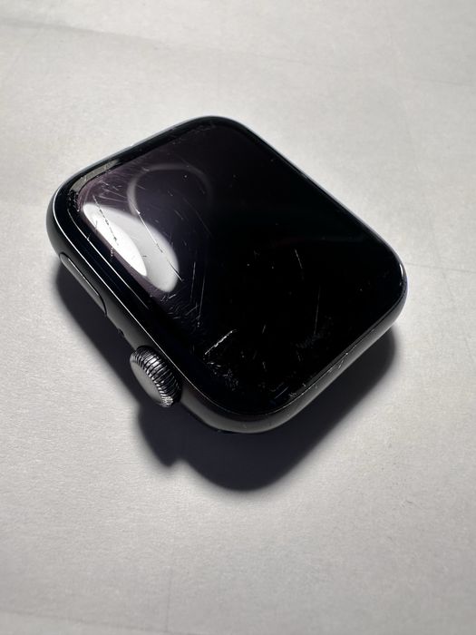 Apple Watch SE 44 mm A2352