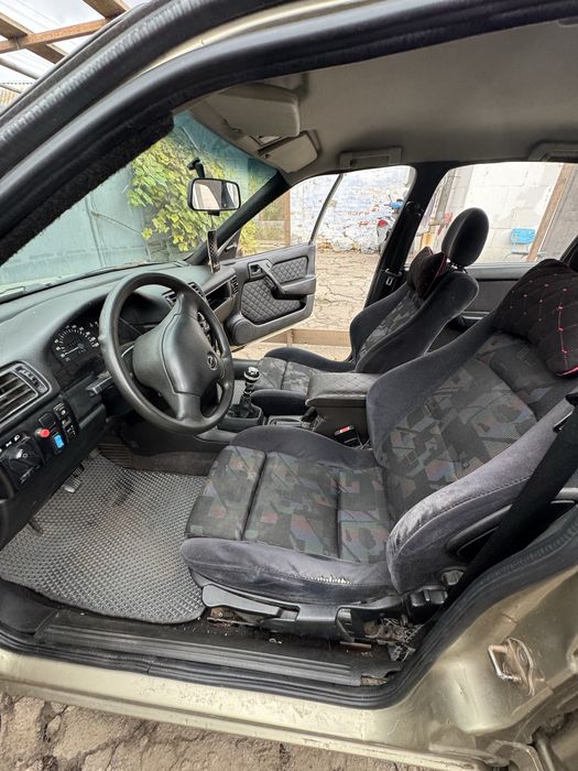 Opel vectra  A 1992 року