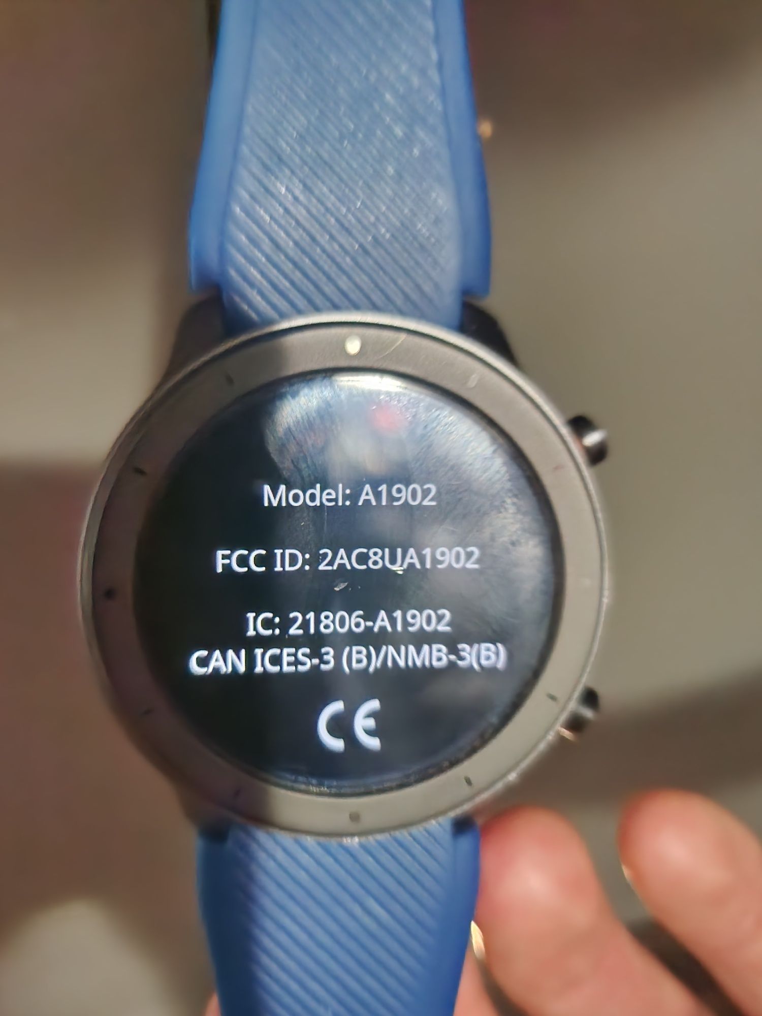 Smartwatch Amazfit GTR z akcesoriami