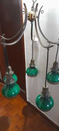 Candeiro verde de cinco lâmpadas