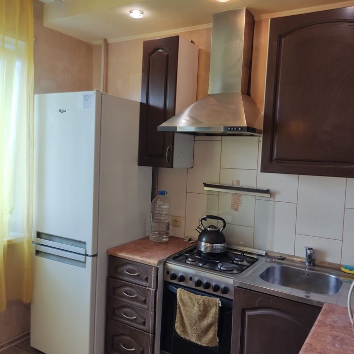 Двокімнатна,район Критого ринку!