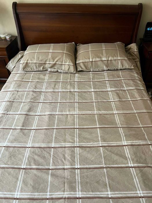 Cama casal em madeira