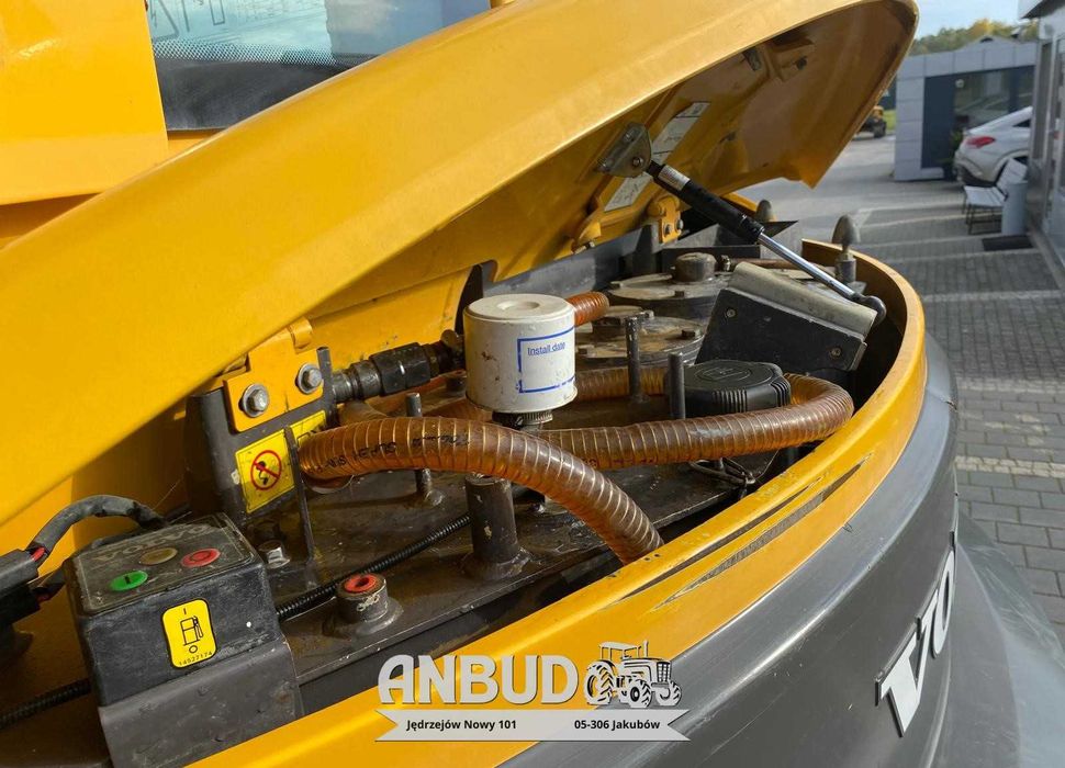 Koparka gąsienicowa VOLVO ECR88D 8 t Kubota  JCB 8080