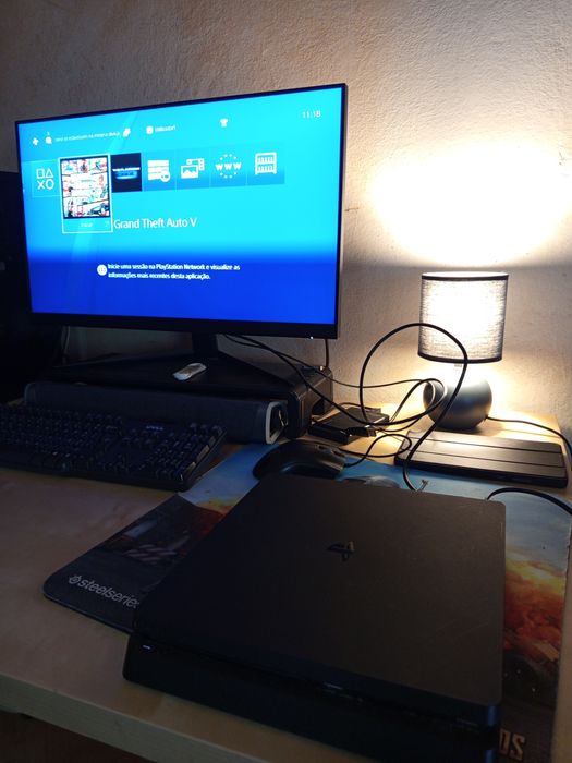 Playstation 4 Slim Como Nova Com 2 Comandos Originais e Jogos