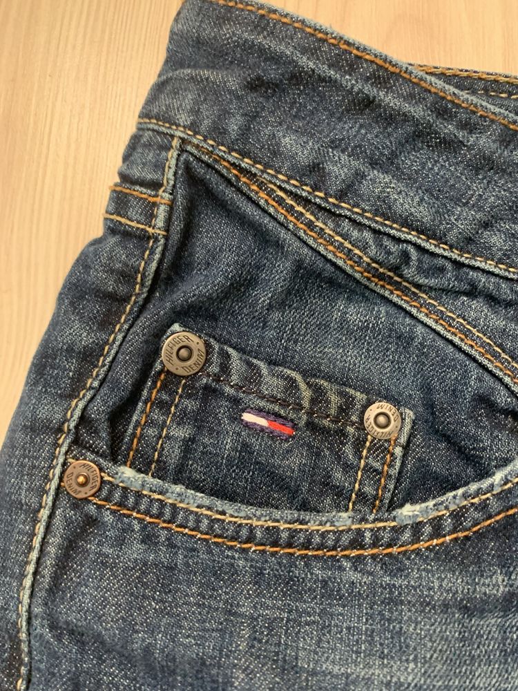 Spodnie jeans Tommy Hilfiger luźny fason. 30x32