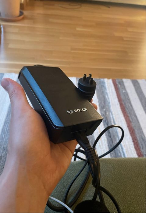 Зарядний пристрій Bosch для електро велосипеда