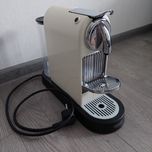 Продаю капсульну кавоварку Delonghi