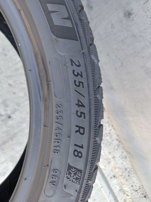 Резина зимова. 235/45 R18 Michelin Pilot Alpin 5 (арт.0382)