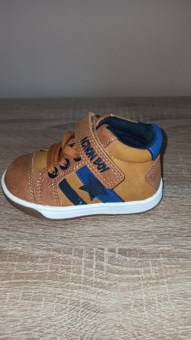 Nowe buty Action Boy rozmiar 20