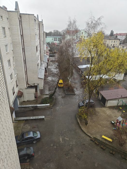 Продаж 3 кімнатна. Район Східний