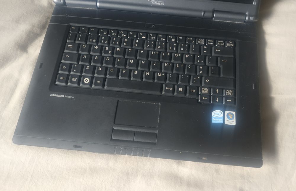 Portátil Fujitsu Siemens Esprimo Mobile V5535