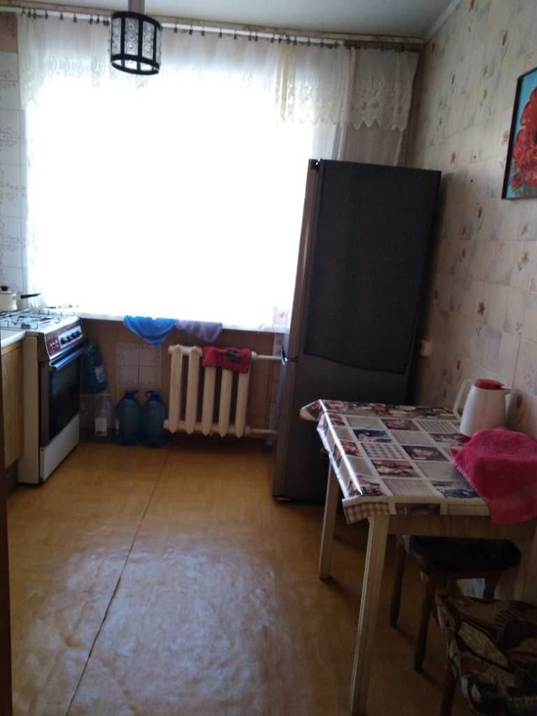Здам КІМНАТУ для дівчини/ жінки в Центрі, вул. Героїв УПА