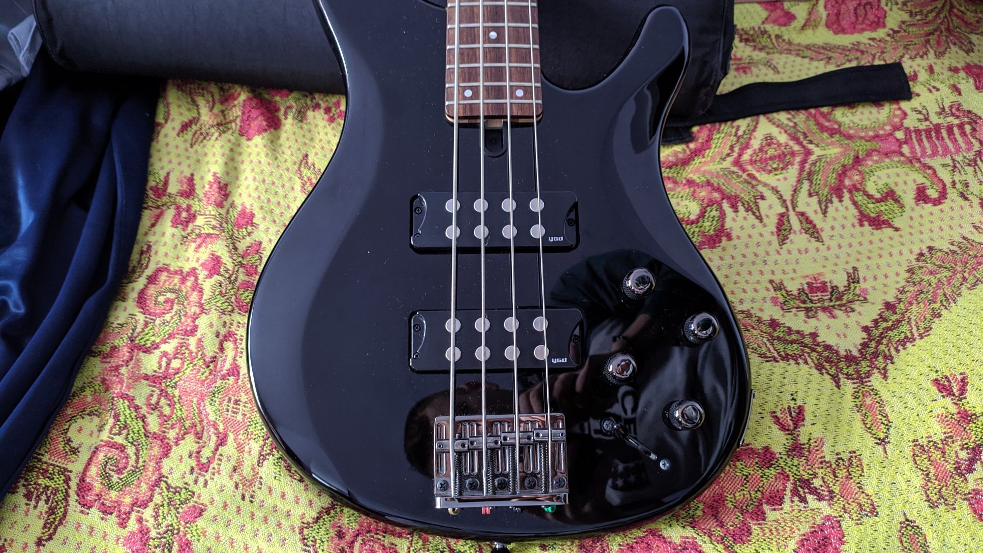 Продається новенька бас гітара - Yamaha TRBX 304