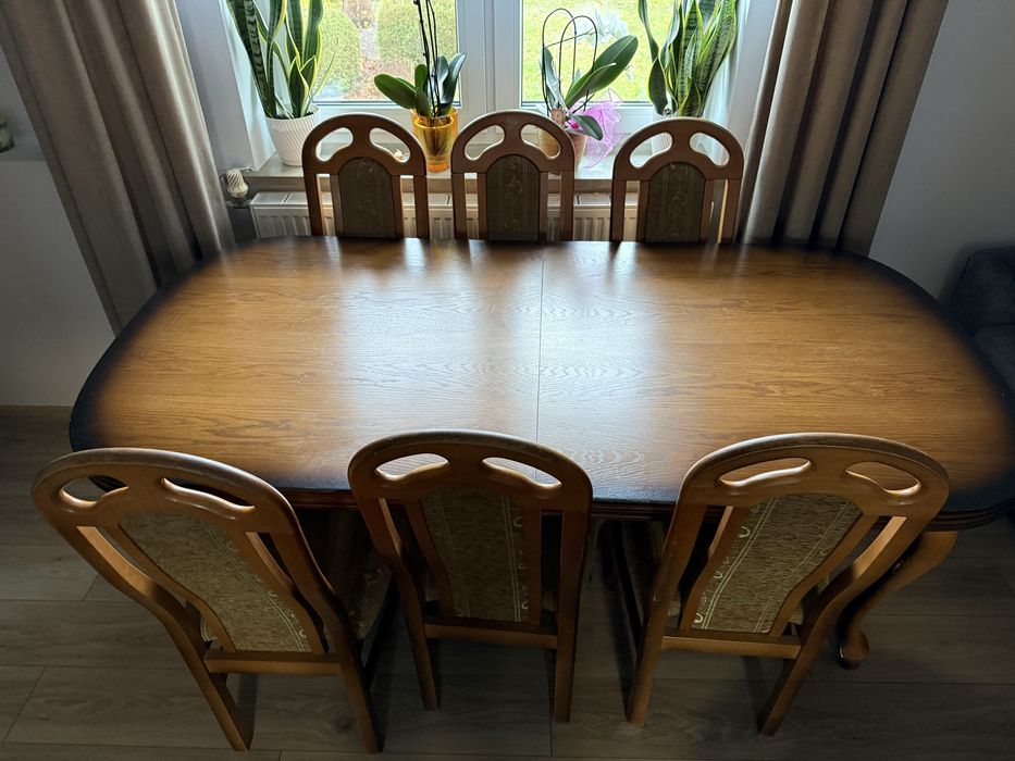 Stół z 8 krzesłami 300 cm