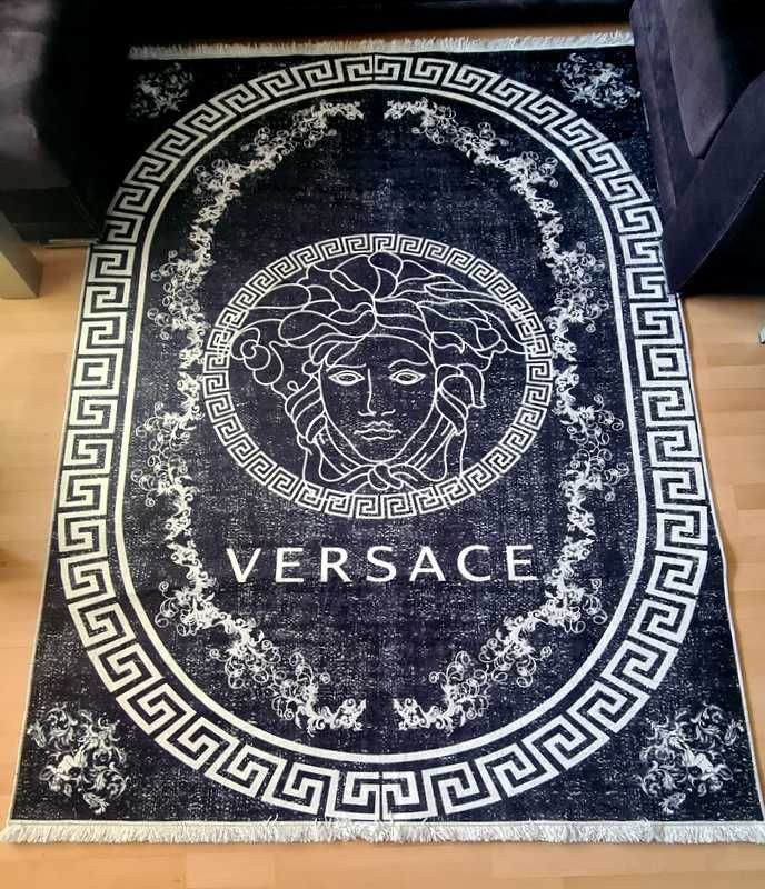 Dywan do salonu duży monogram Versace