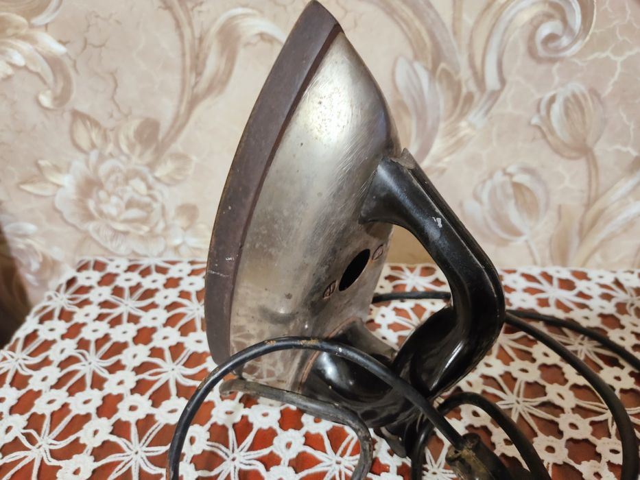 Продам утюги СССР и другие