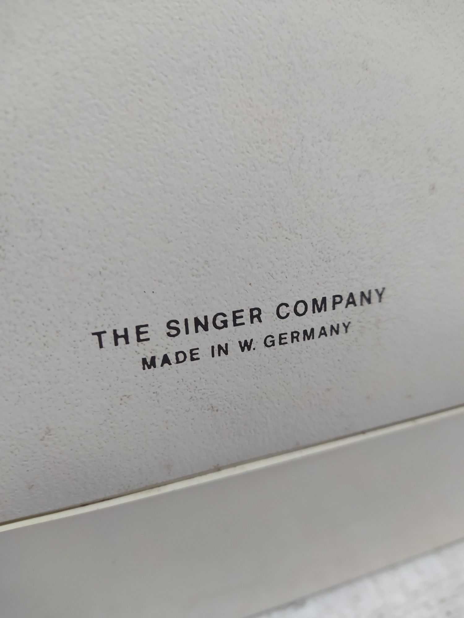 Maszyna do szycia SINGER Futura 2000