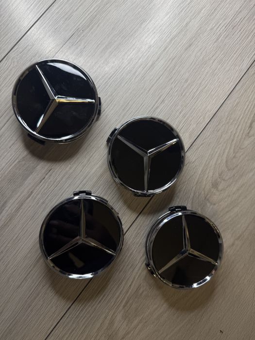 Komplet czarnych dekielików mercedes