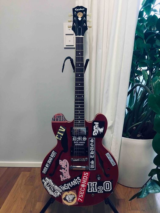 Epiphone ES335 п/акустика 2022 дизайн Tom Delonge 1 хамбекер+кейс GEWA