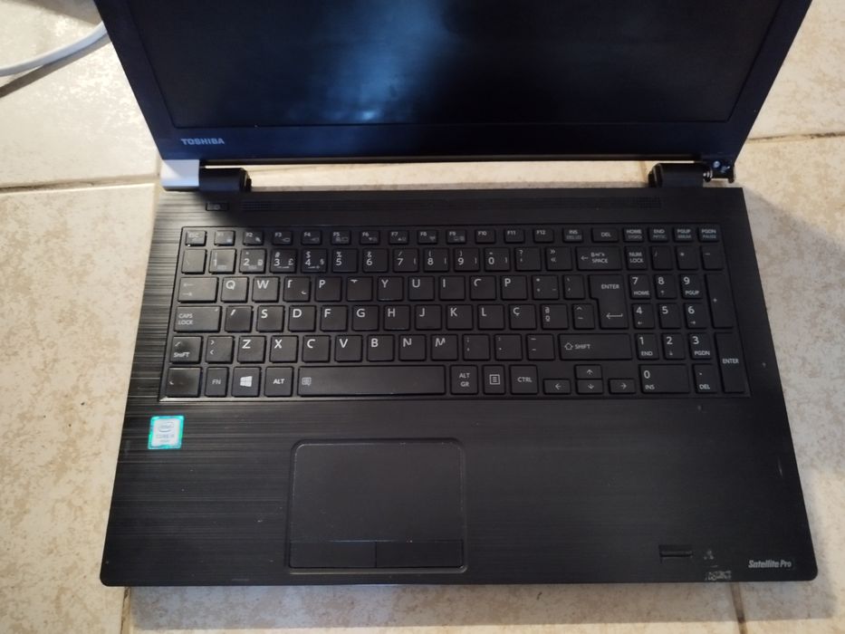 2 portáteis para peças