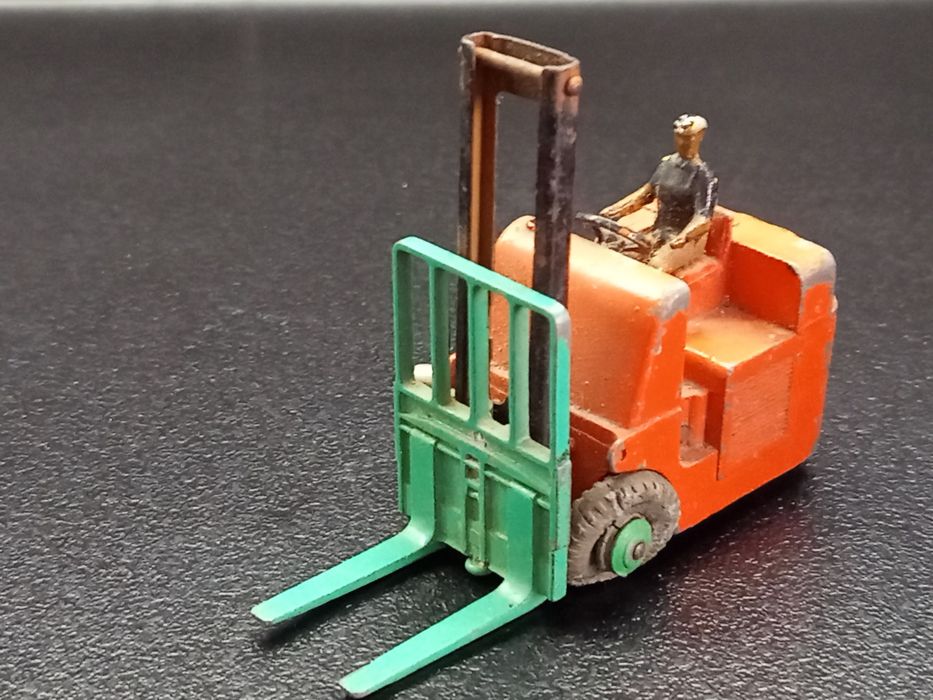 Dinky toys fork lift truck
