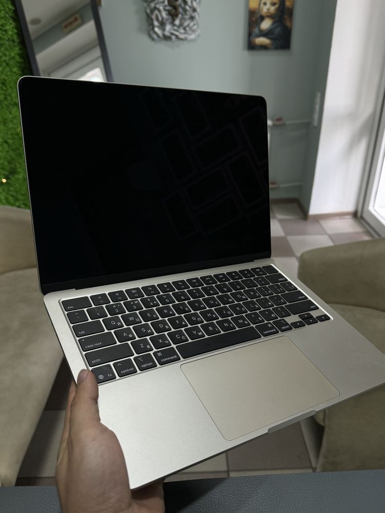 MacBook Air 13, M4, 16/256, 2025 как новый (5 циклов)