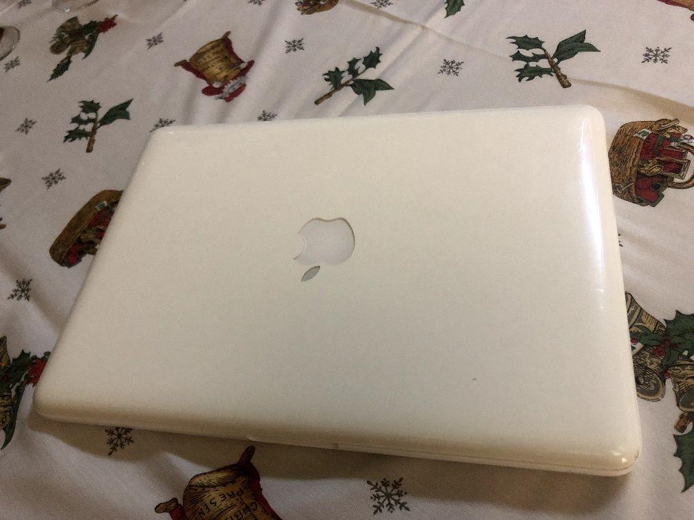 Macbook White a1342