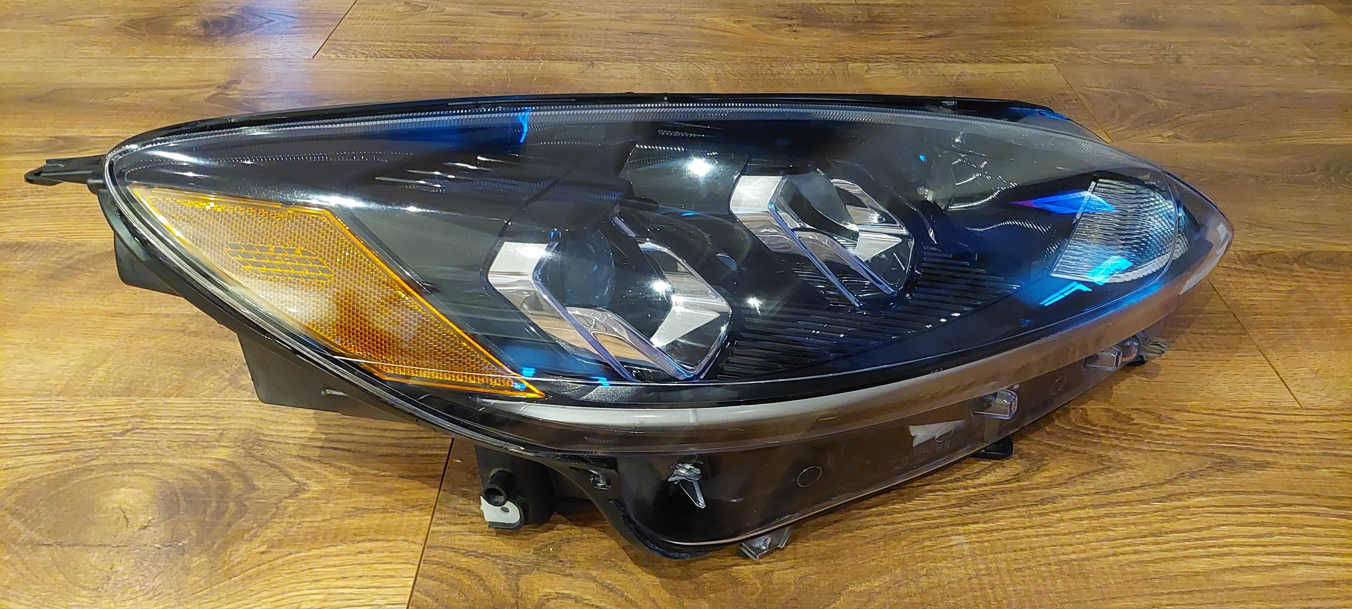 Lampa reflektor prawa Ford Escape 2022