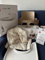 Zestaw Baby set STOKKE razem z tacą, poduszką i szelkami