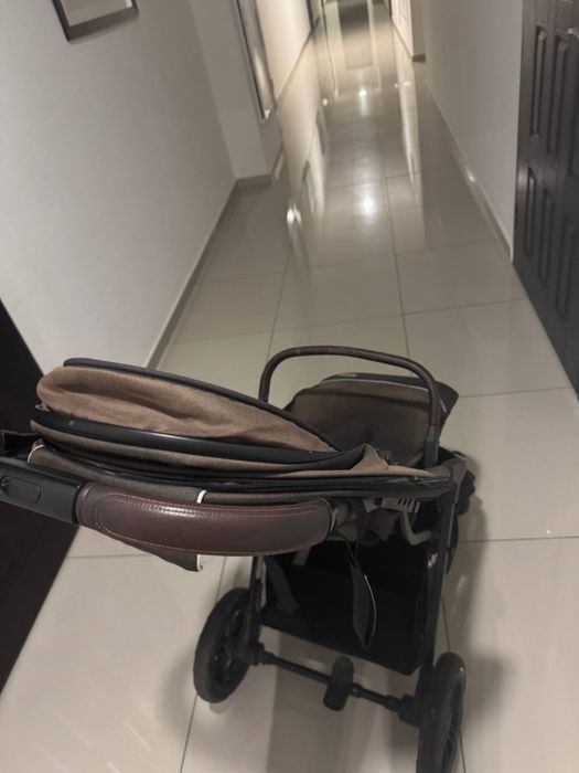 Прогулянкова коляска б/у додам подарунок