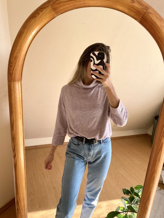 Liliowy sweter golf z wiskozy, Stradivarius