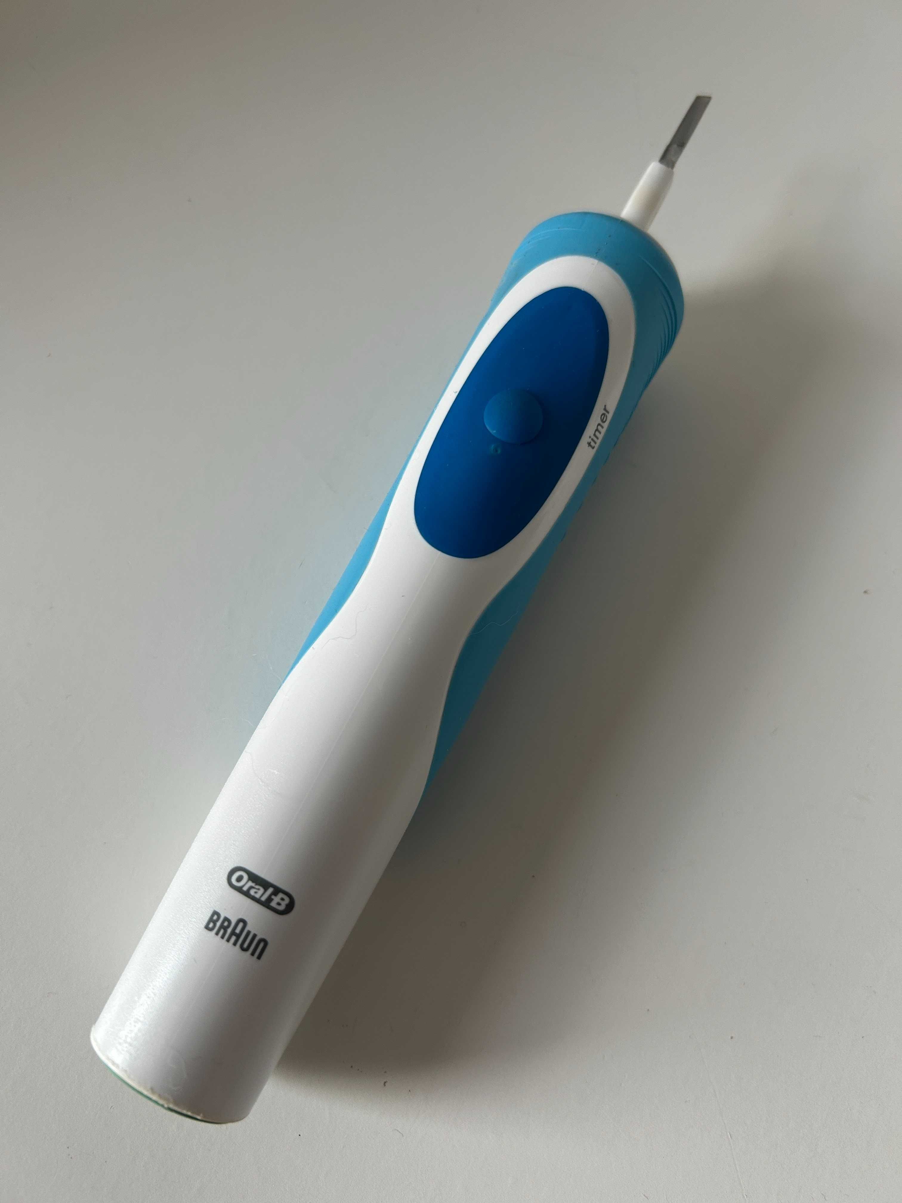 Oral-B Vitality szczoteczka elektrycznan rotacyjna +  2 końcówki