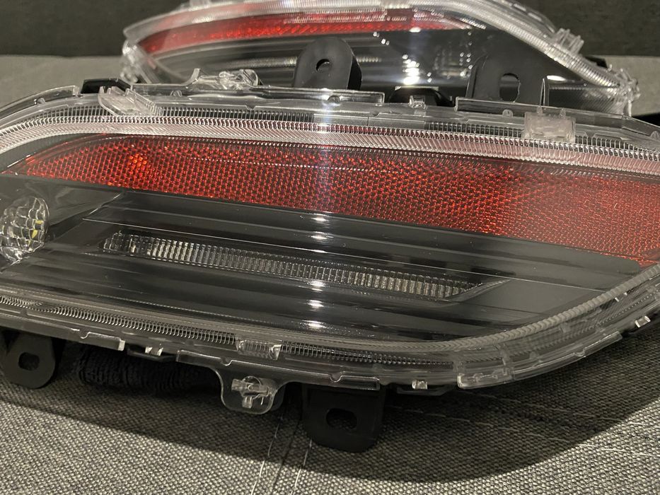 Фонари в бампер Toyota Venza 2021+ Оригинал Ліхтар Стоп