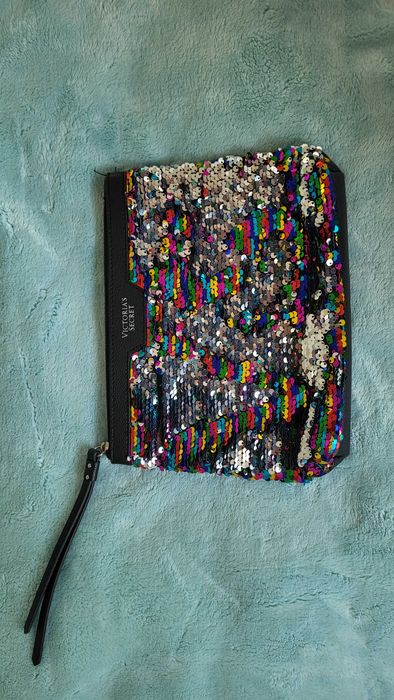 Cekinowa wielokolorowa kopertówka/ kosmetyczka Victoria's Secret