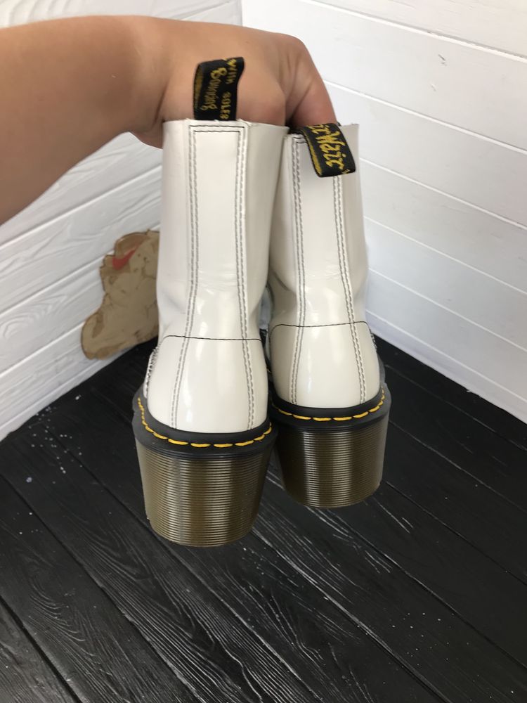 Взуття Dr.Martens