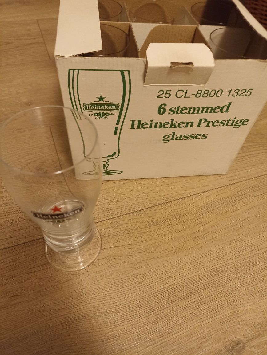 Szklanki Heinekena