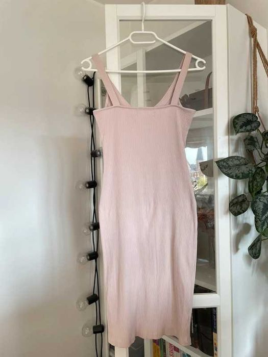 Sukienka midi beżowa dopasowana prążkowana S beige fitted dress