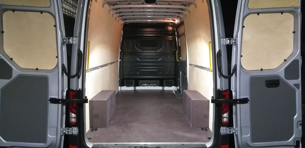 ZABUDOWA BUSA Volkswagen Crafter/MAN TGE-boki, podłoga, nadkola MONTAŻ